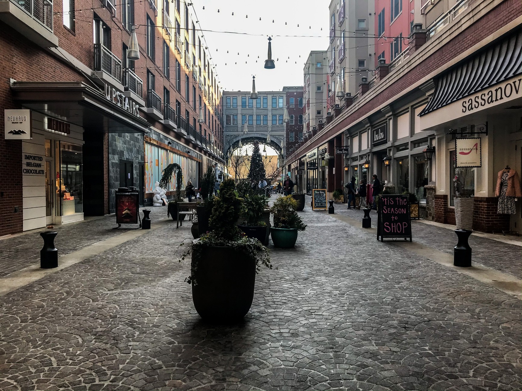 The pedestrian shopping lane at Bethesda Row (Taken on 24 December 2019, 14:43:05)